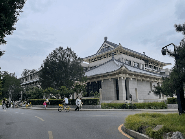尝试进北大图书馆