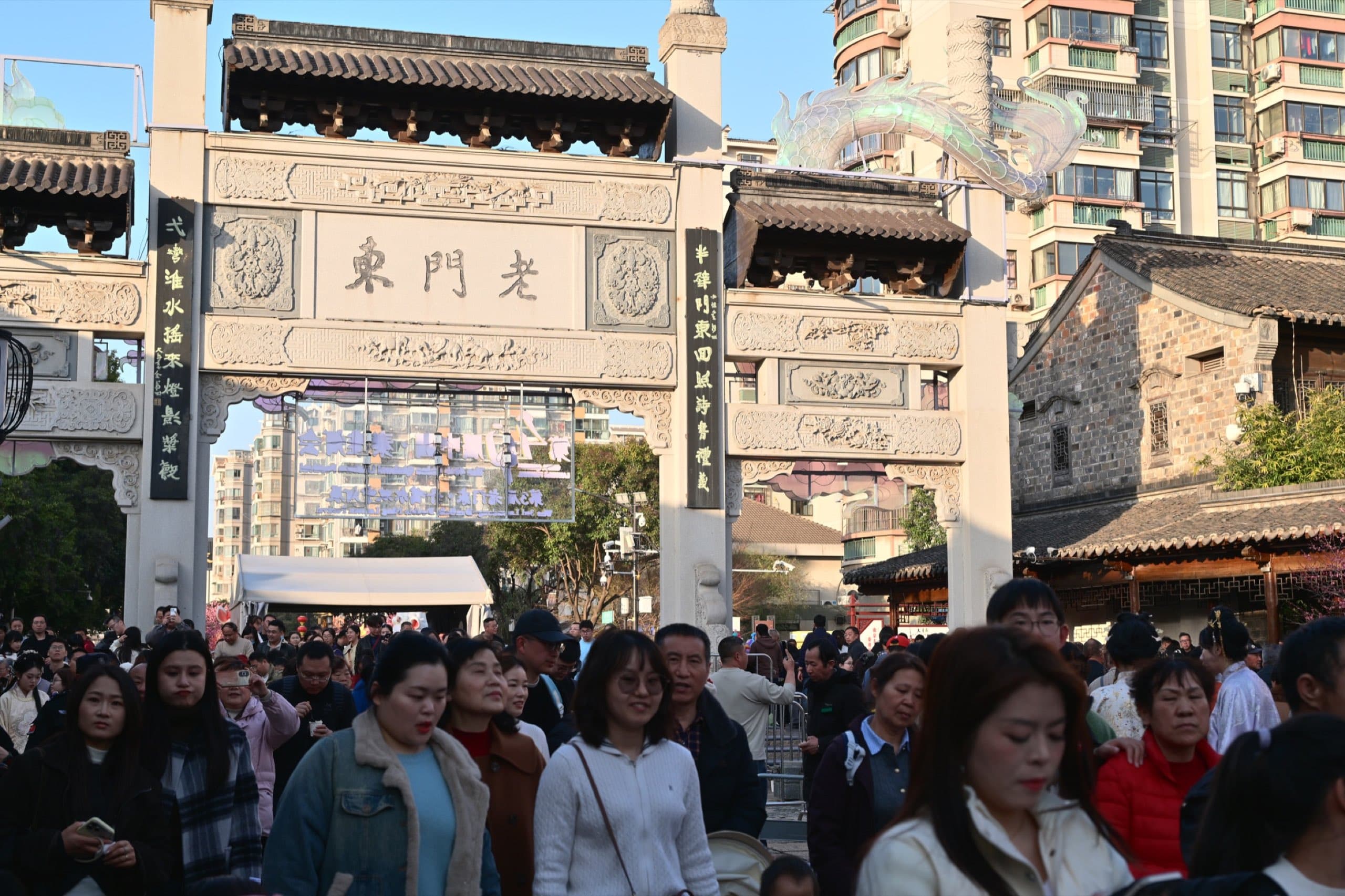 走吧，没必要一直往里硬挤
