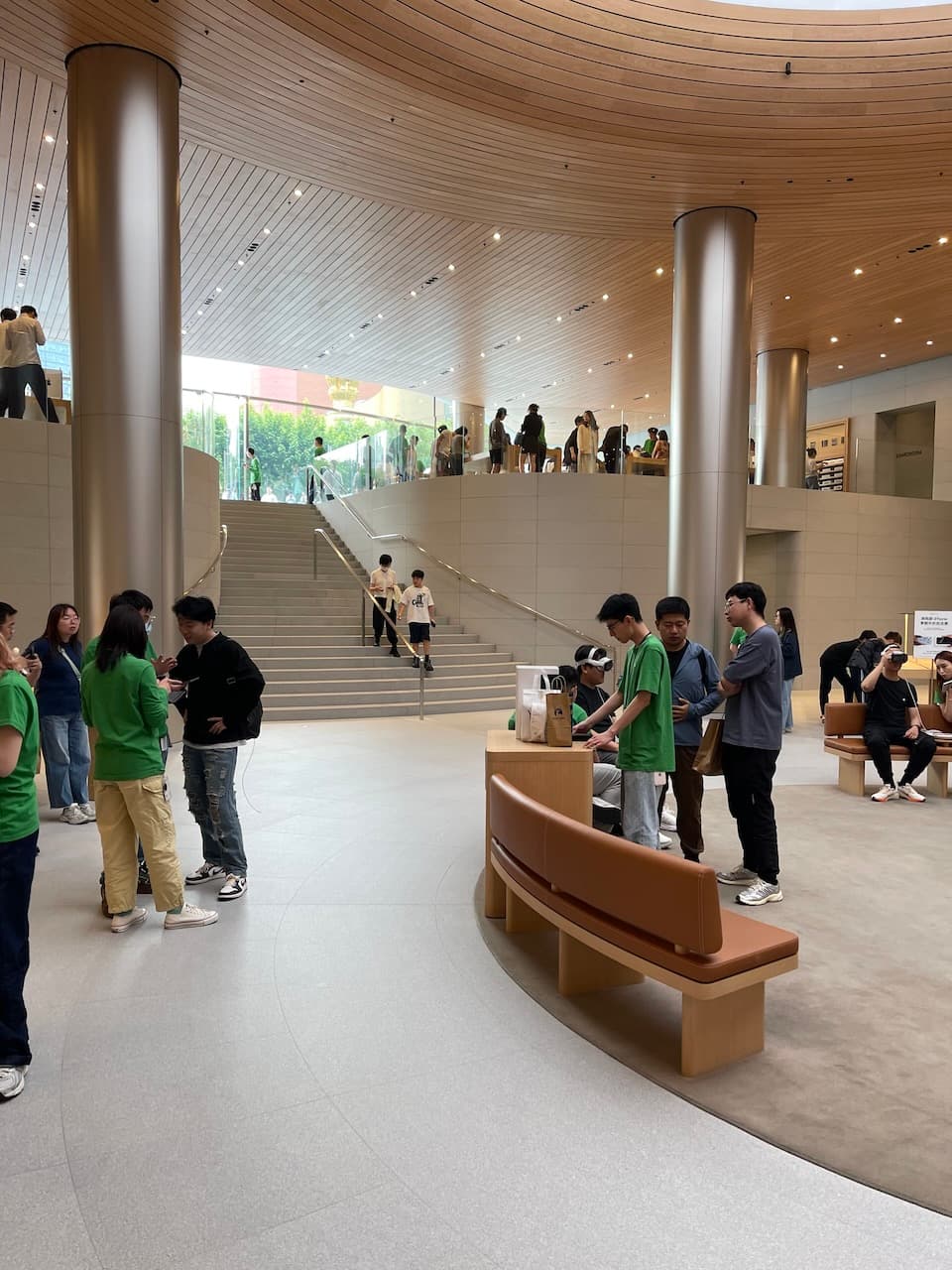 静安寺至 Apple Store 的三人行